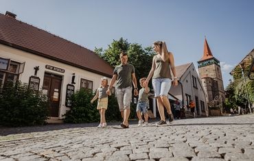 Rodina v ulici Pod Koštofránkem